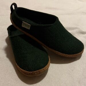 Kyrgies Outdoor Wool Slides  Green size 37